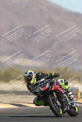 media/Oct-30-2025-Racers Edge (Thu) [[dabbdaf680]]/3-B Group/Session 2 (Turn 14)/